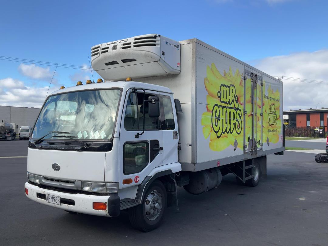 Photo '9' of Nissan Diesel MK205 Chiller