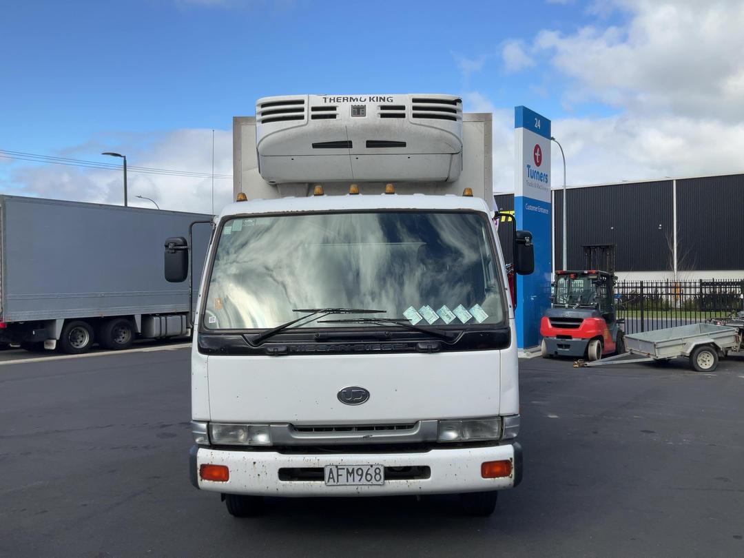 Photo '10' of Nissan Diesel MK205 Chiller