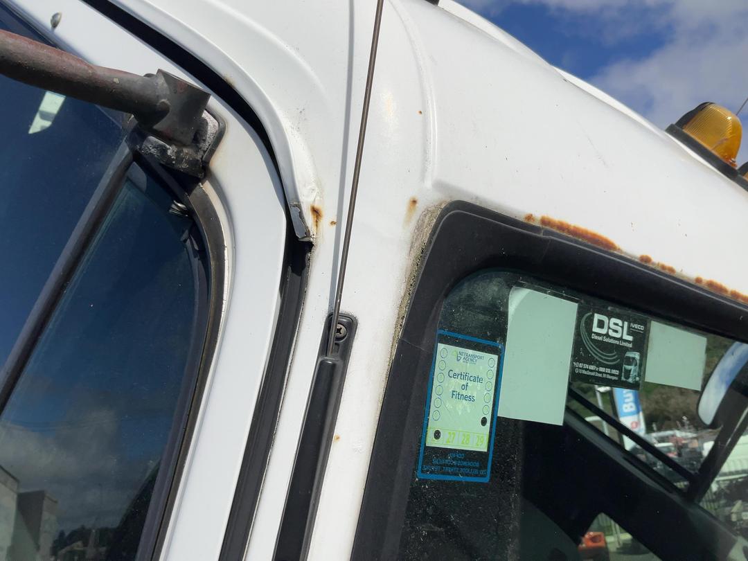 Photo '38' of Nissan Diesel MK205 Chiller