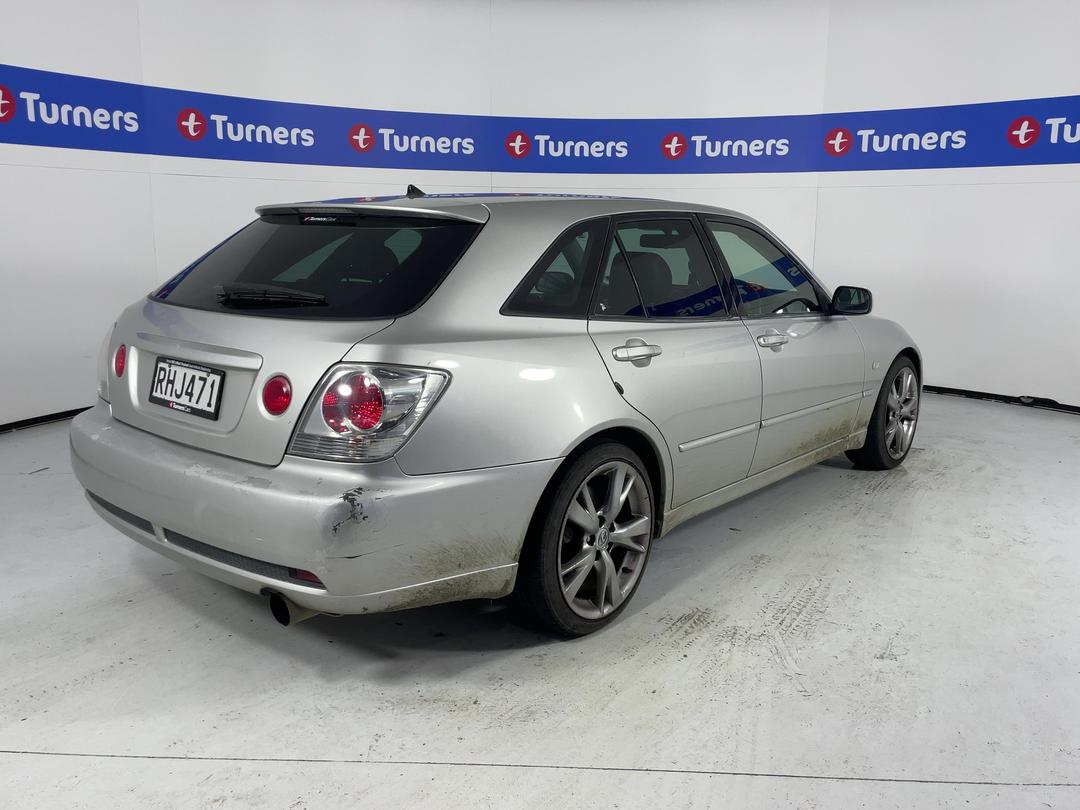 Photo '6' of Toyota Altezza Gita Photo '6' of Toyota Altezza Gita