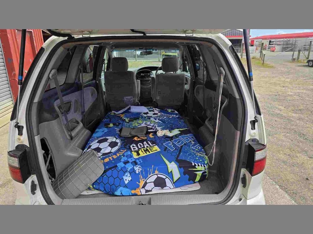 Photo '28' of Toyota Estima T