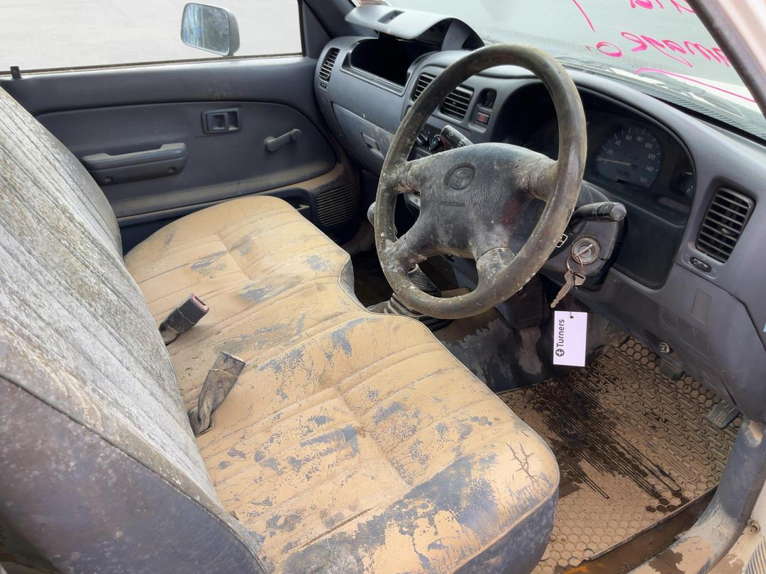 Photo '16' of Toyota Hilux