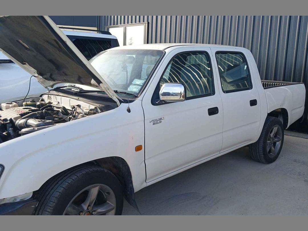 Photo '3' of Toyota Hilux SR5 D/C