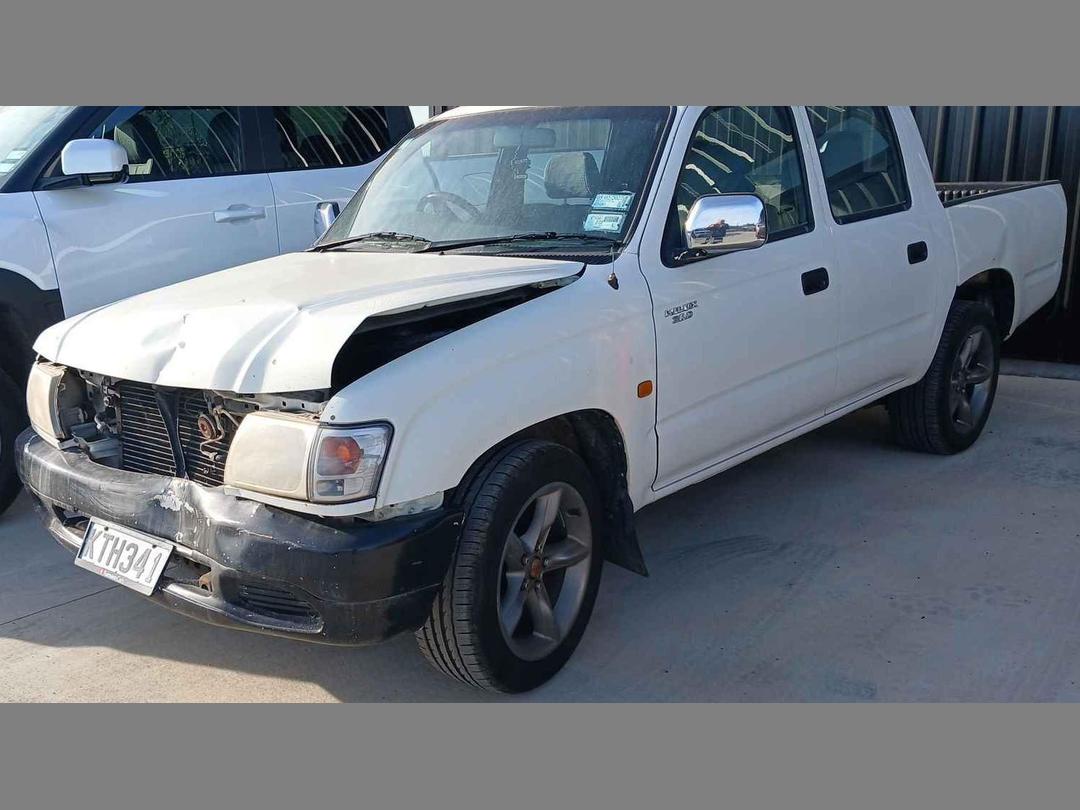 Photo '2' of Toyota Hilux SR5 D/C