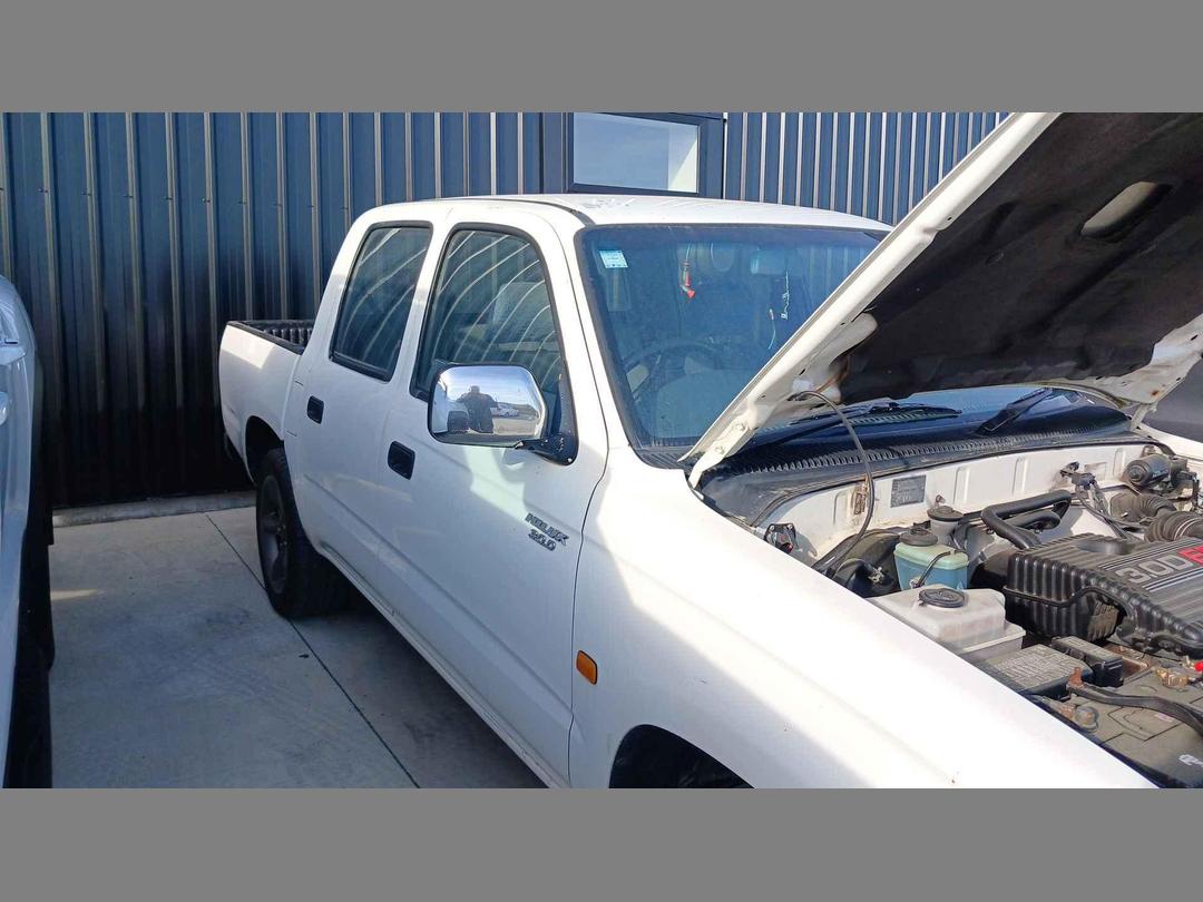 Photo '8' of Toyota Hilux SR5 D/C