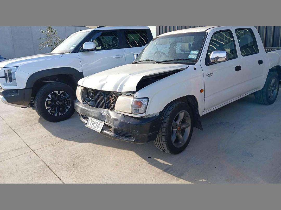 Photo '7' of Toyota Hilux SR5 D/C
