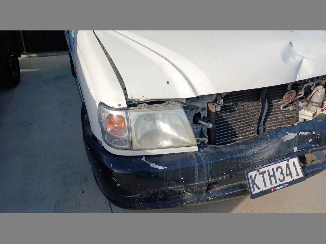 Photo '11' of Toyota Hilux SR5 D/C