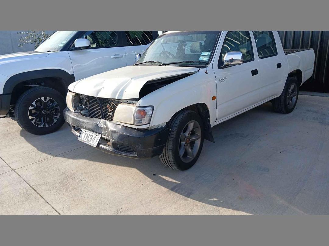 Photo '10' of Toyota Hilux SR5 D/C