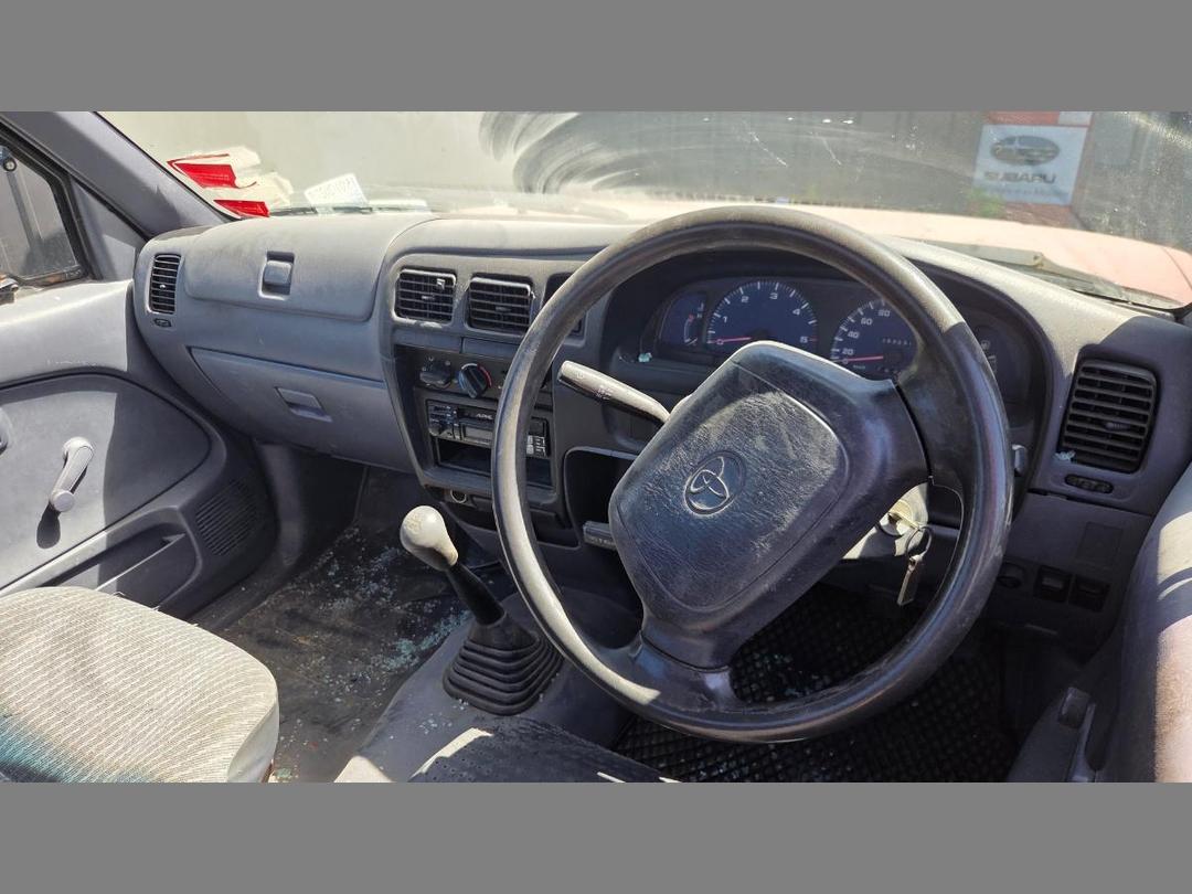 Photo '19' of Toyota Hilux S/C C/C