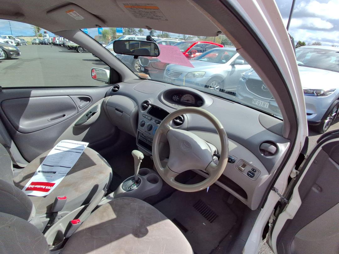Photo '6' of Toyota Platz Photo '6' of Toyota Platz