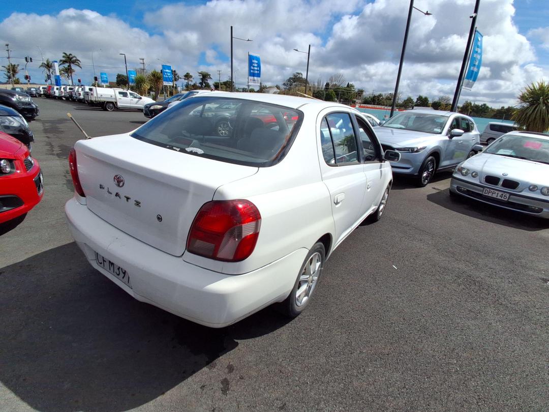 Photo '4' of Toyota Platz Photo '4' of Toyota Platz