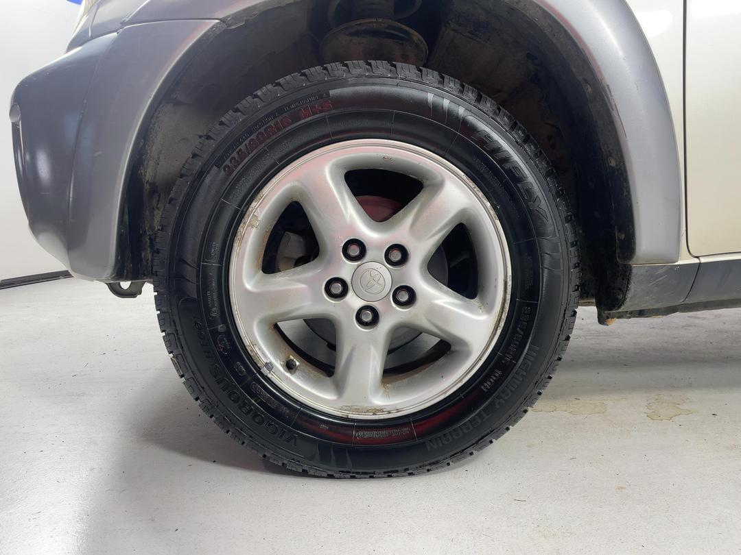 Photo '10' of Toyota Rav4