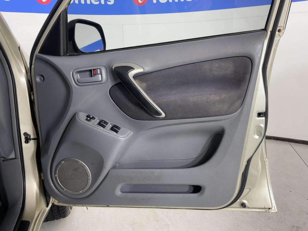 Photo '15' of Toyota Rav4