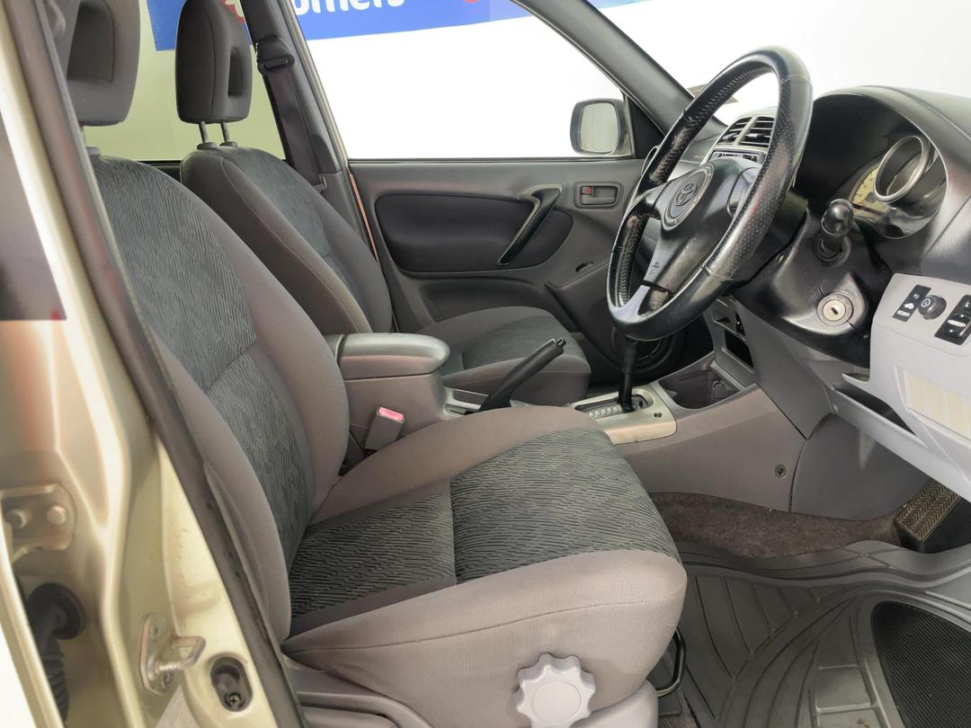 Photo '16' of Toyota Rav4