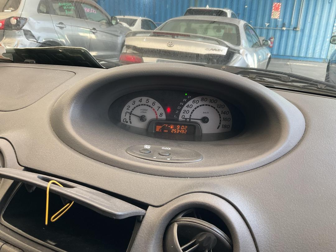 Photo '8' of Toyota Vitz