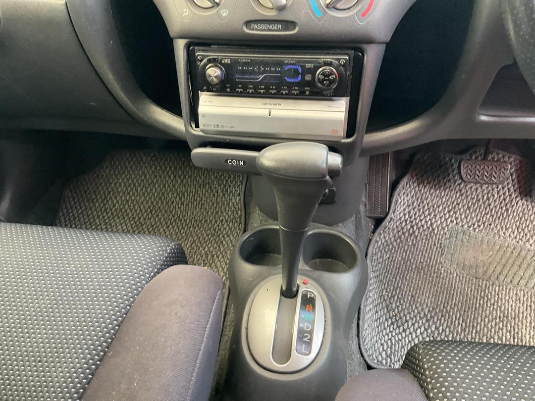 Photo '9' of Toyota Vitz