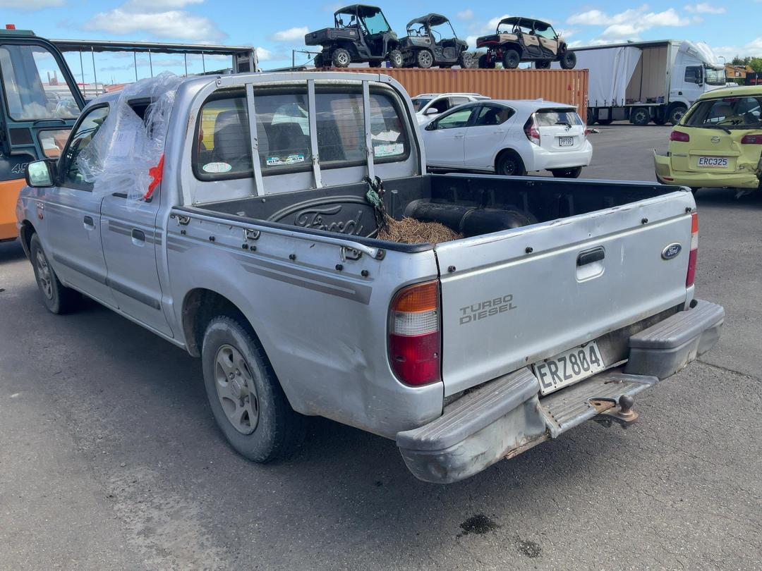 Photo '5' of Ford Courier XLX Crew CAB Photo '5' of Ford Courier XLX Crew CAB