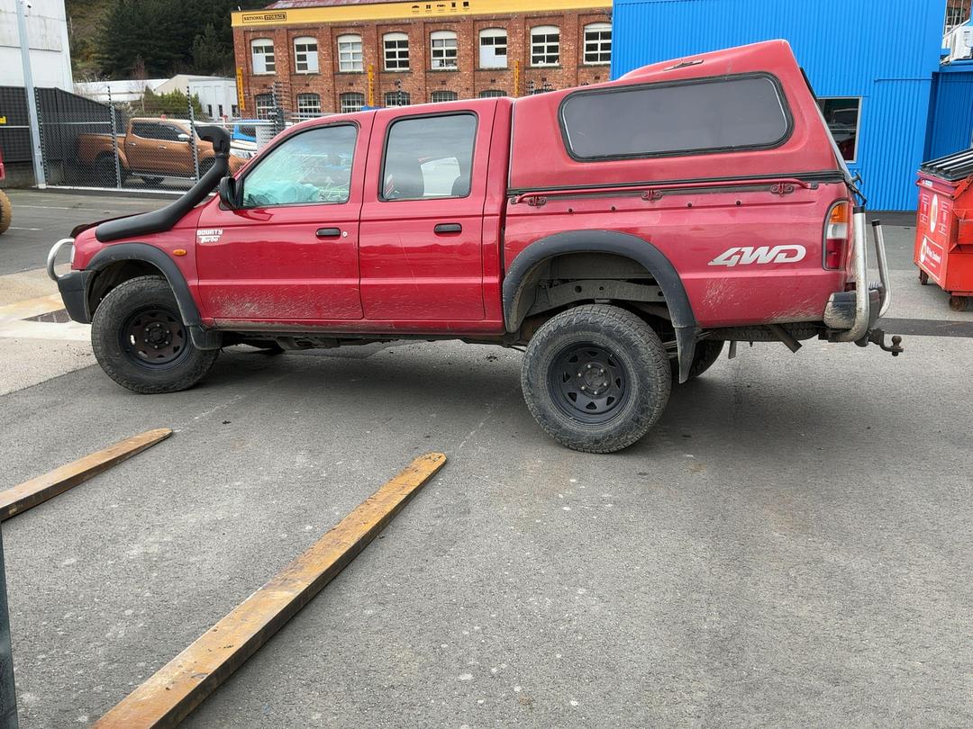 Photo '4' of Mazda Bounty DBL CAB W/S SDX