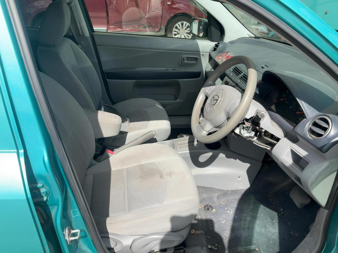 Photo '16' of Mazda Demio Photo '16' of Mazda Demio