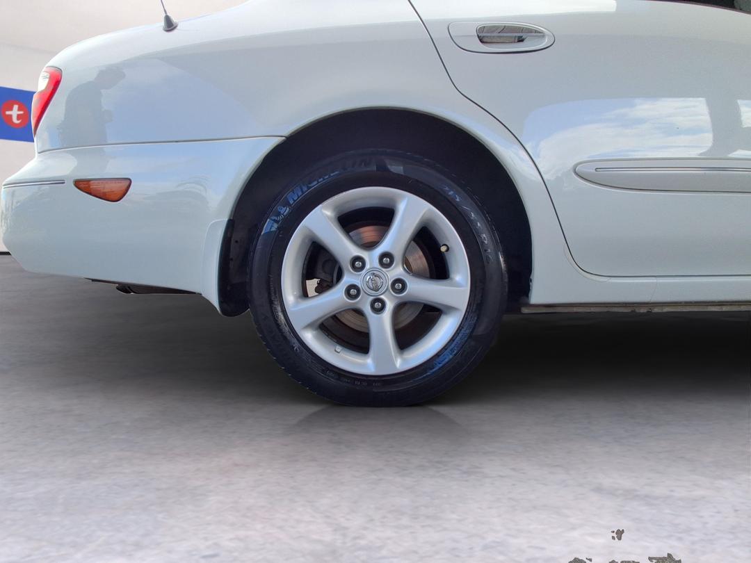 Photo '12' of Nissan Maxima