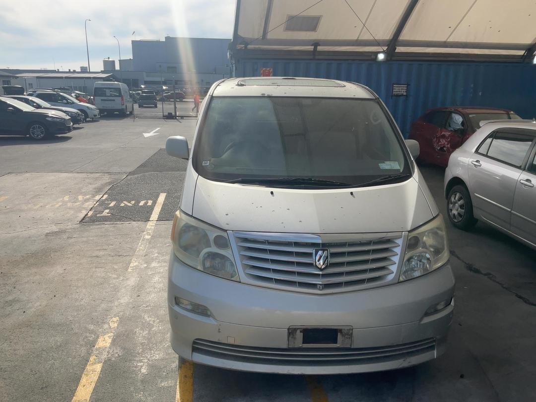 Photo '4' of Toyota Alphard V