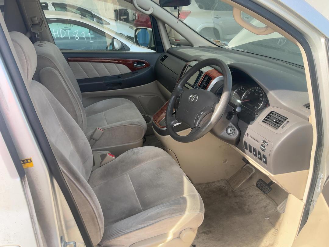 Photo '21' of Toyota Alphard V