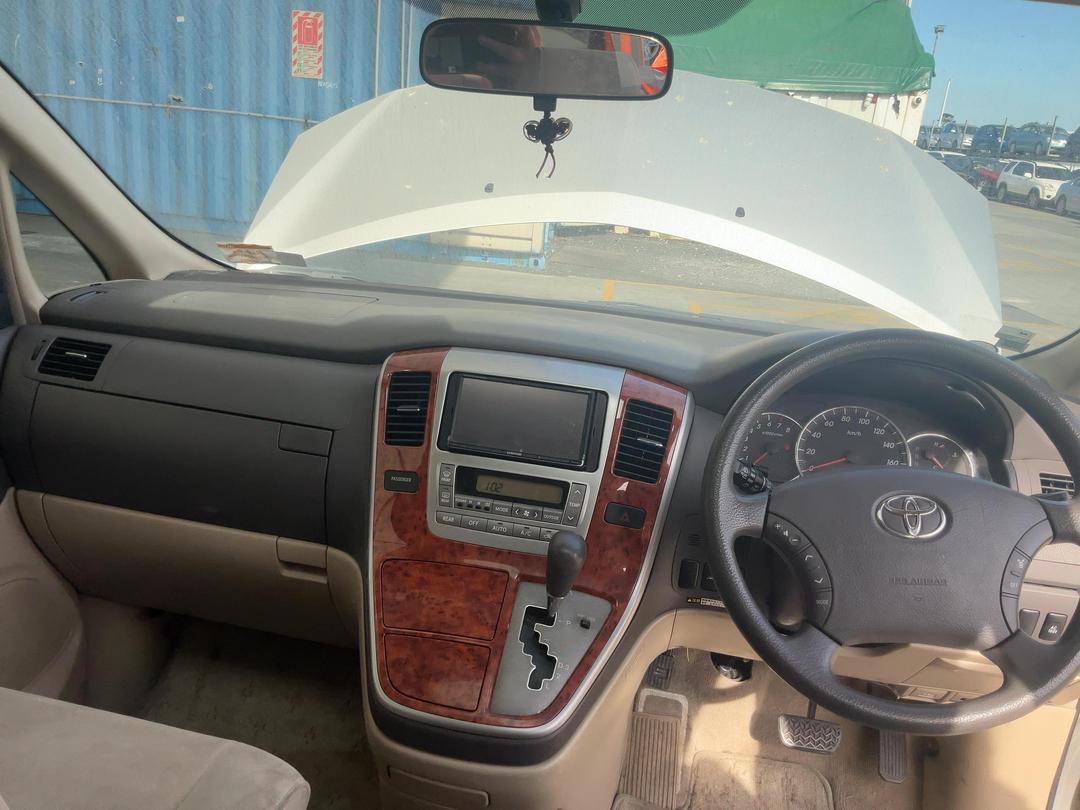 Photo '23' of Toyota Alphard V