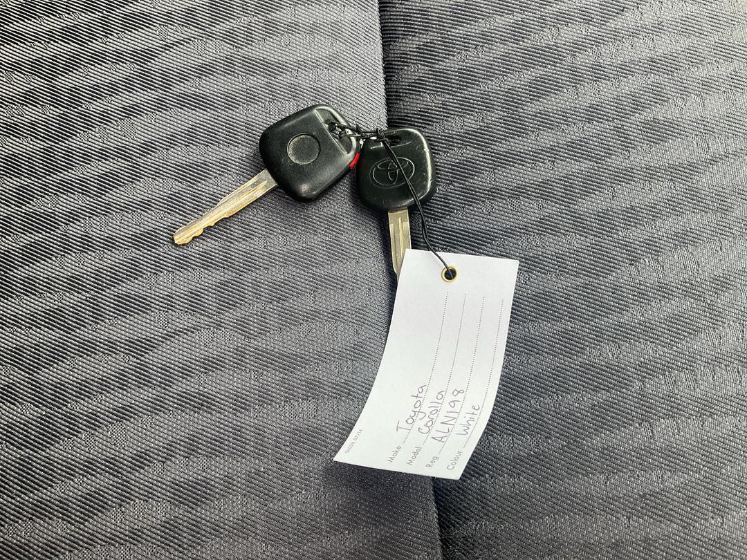 Photo '20' of Toyota Corolla GL