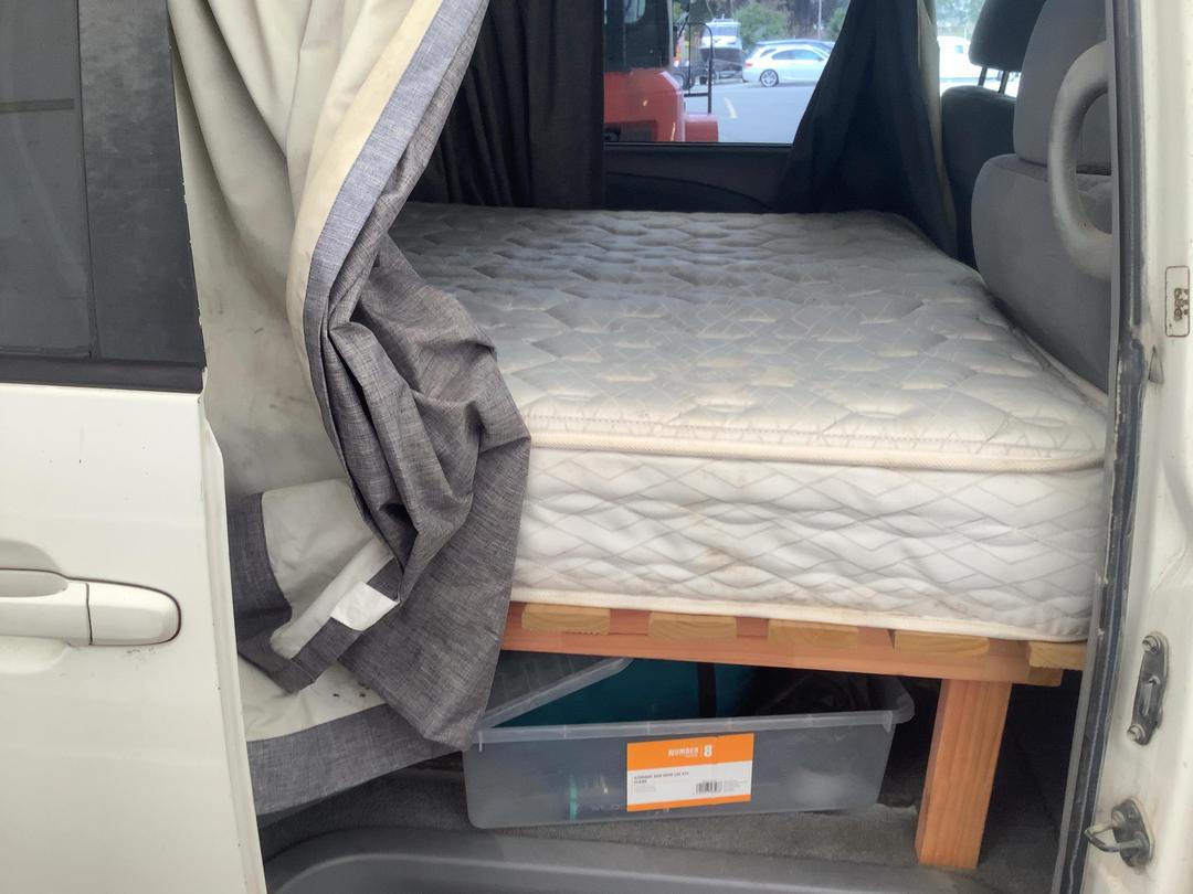 Photo '10' of Toyota Estima Aeras