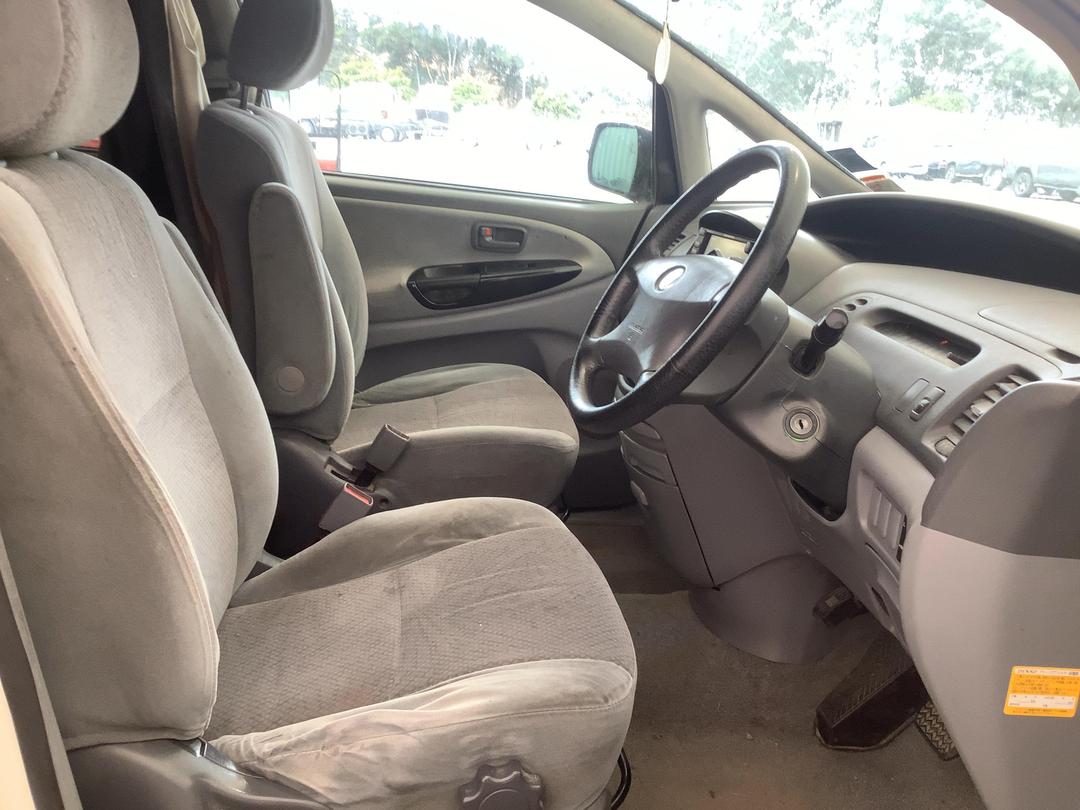 Photo '11' of Toyota Estima Aeras