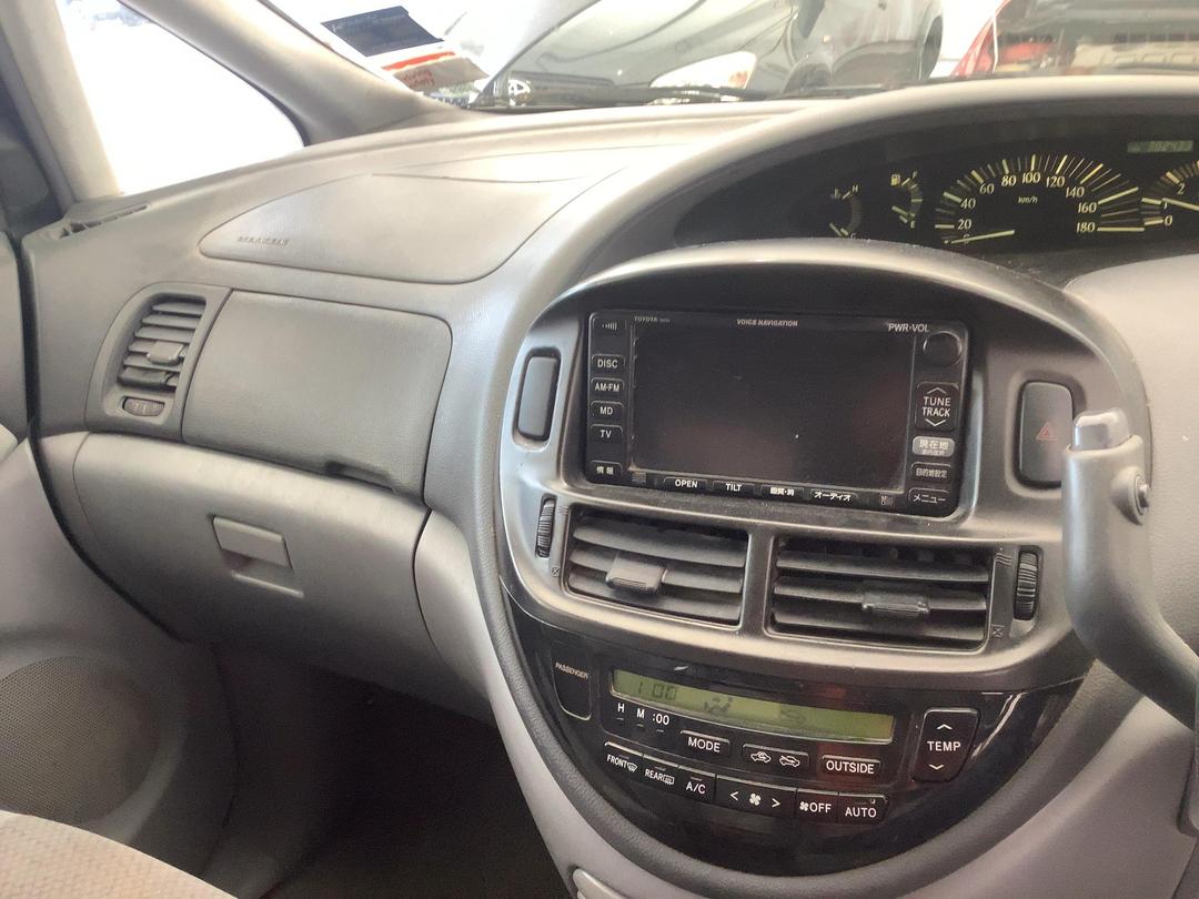 Photo '18' of Toyota Estima Aeras