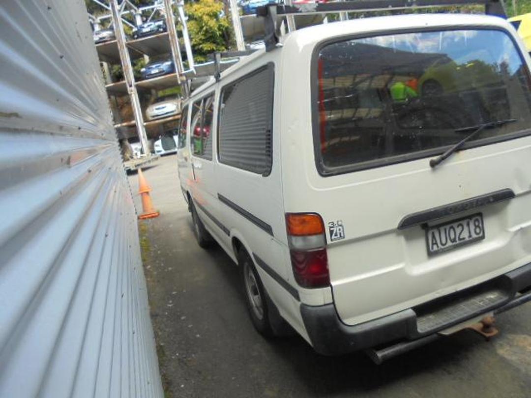 Photo '4' of Toyota Hiace ZR Photo '4' of Toyota Hiace ZR