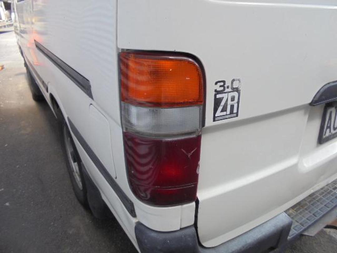 Photo '17' of Toyota Hiace ZR Photo '17' of Toyota Hiace ZR
