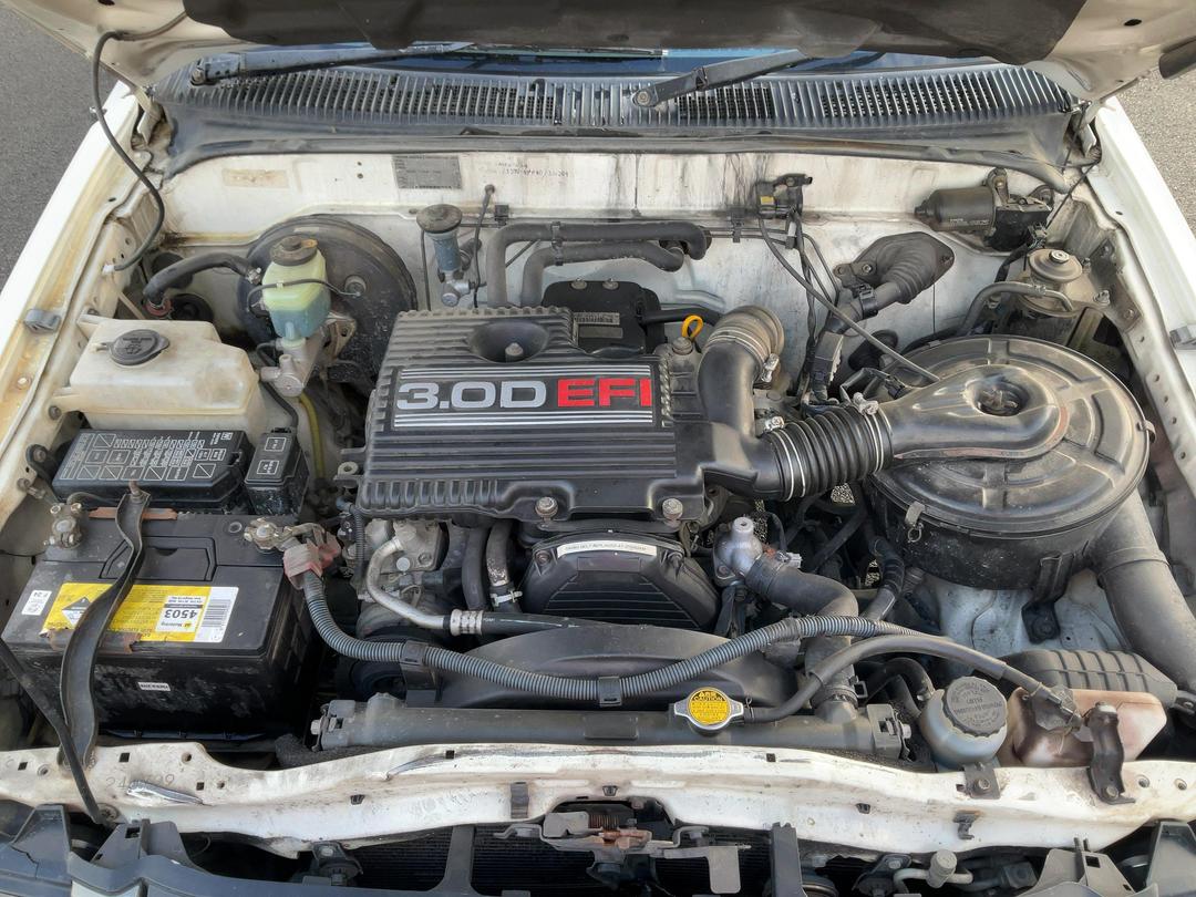 Photo '9' of Toyota Hilux S/C C/C