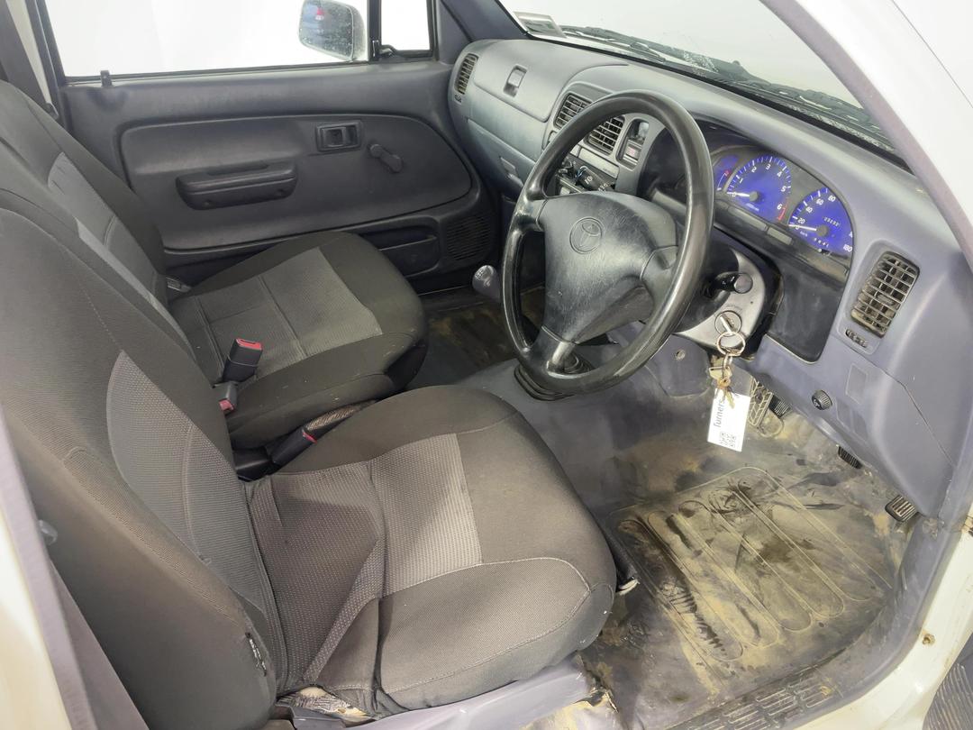 Photo '16' of Toyota Hilux