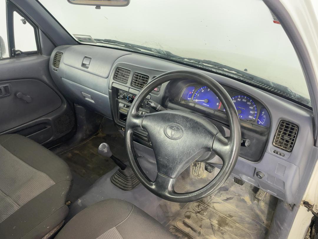 Photo '17' of Toyota Hilux
