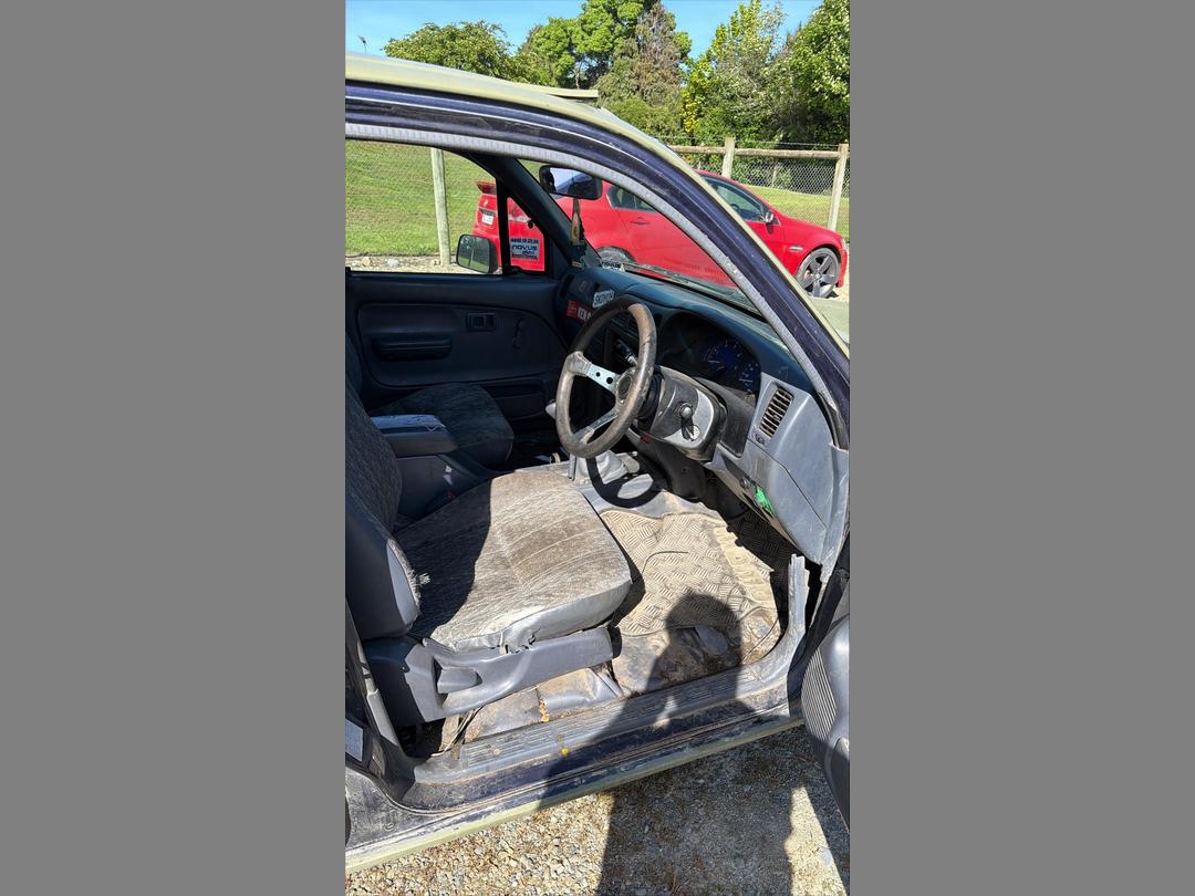 Photo '3' of Toyota Hilux D/C