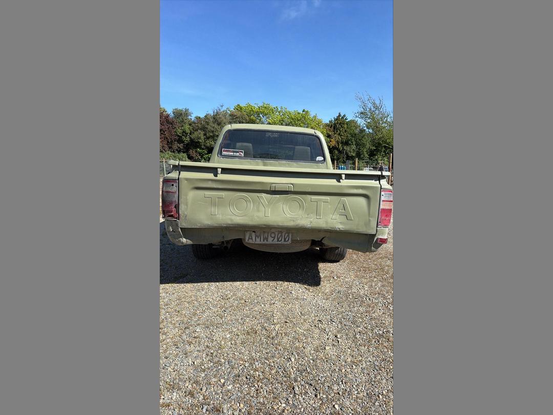 Photo '8' of Toyota Hilux D/C