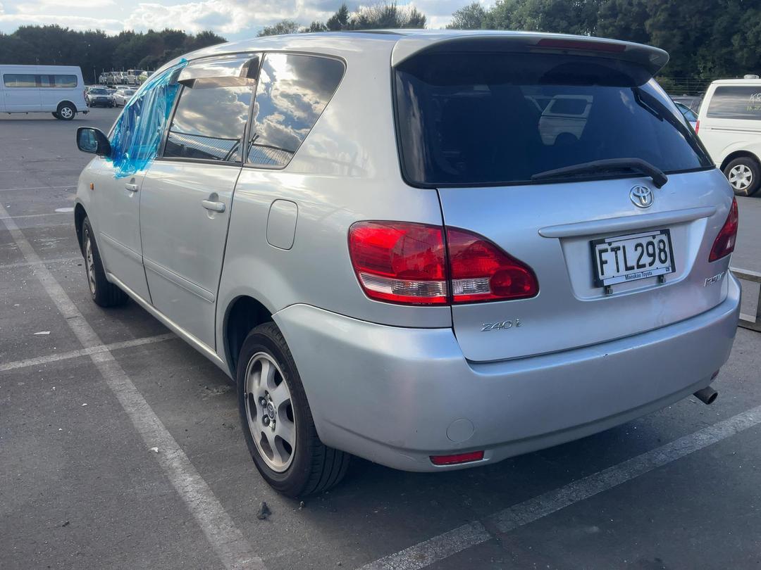 Photo '3' of Toyota Ipsum Photo '3' of Toyota Ipsum