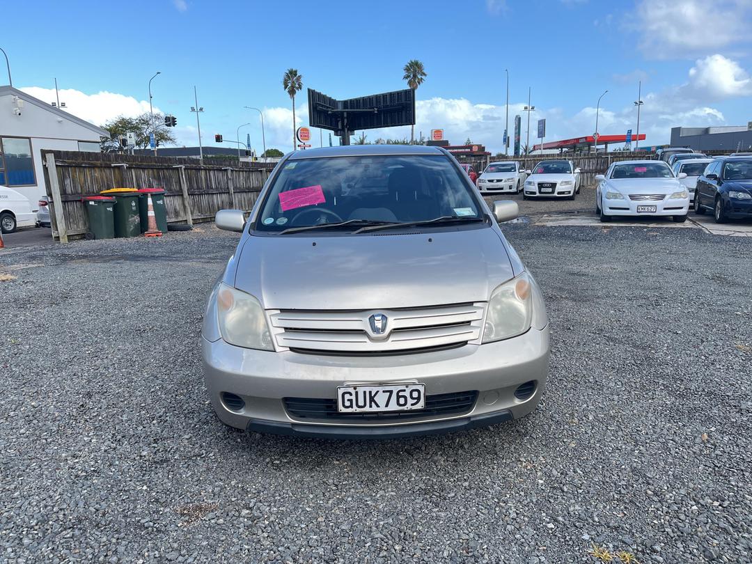 Photo '2' of Toyota IST