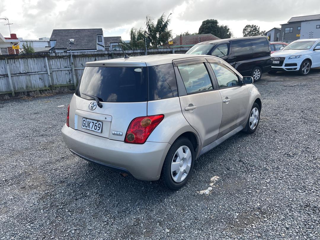 Photo '6' of Toyota IST