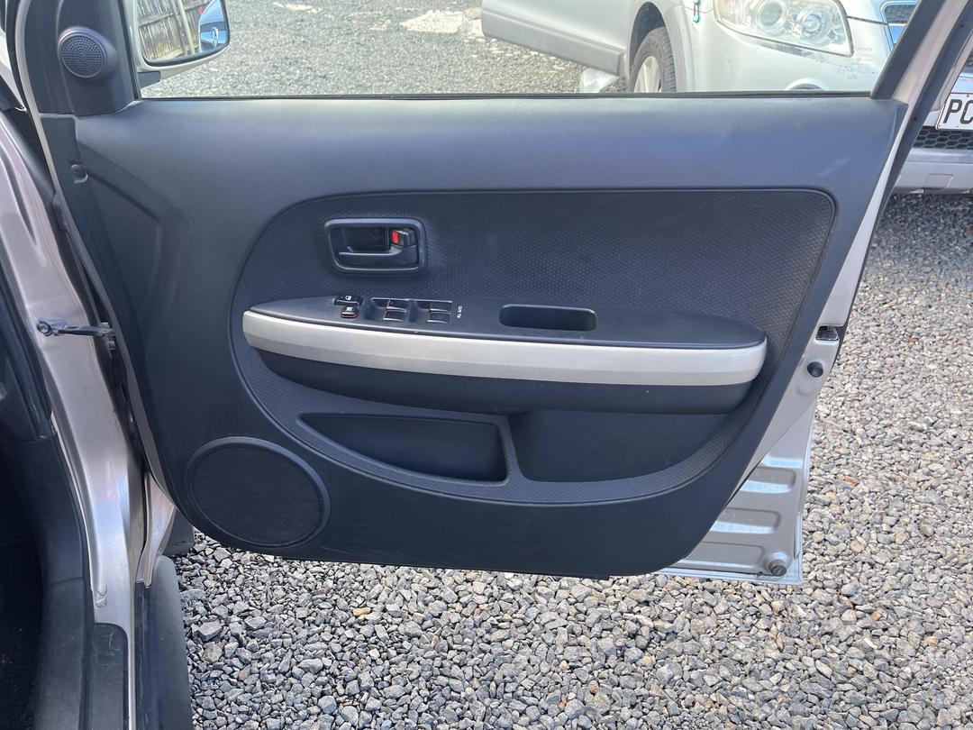 Photo '13' of Toyota IST