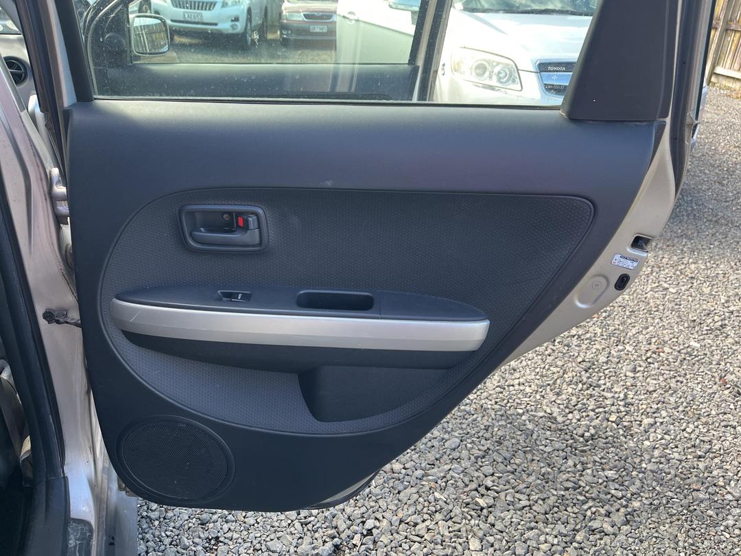 Photo '17' of Toyota IST