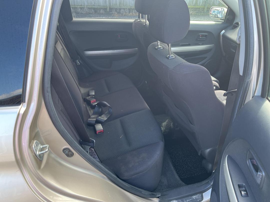 Photo '18' of Toyota IST