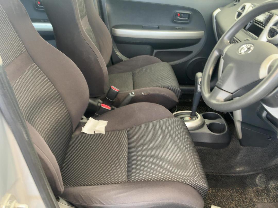 Photo '9' of Toyota IST Photo '9' of Toyota IST