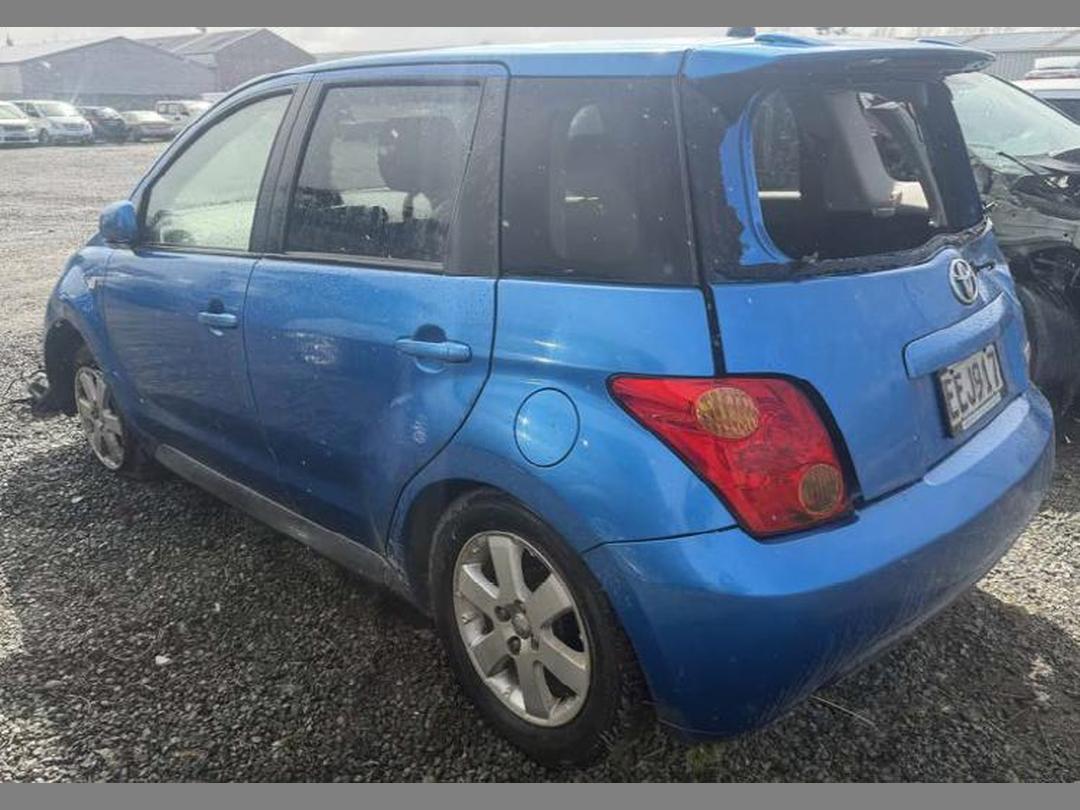 Photo '3' of Toyota IST Photo '3' of Toyota IST