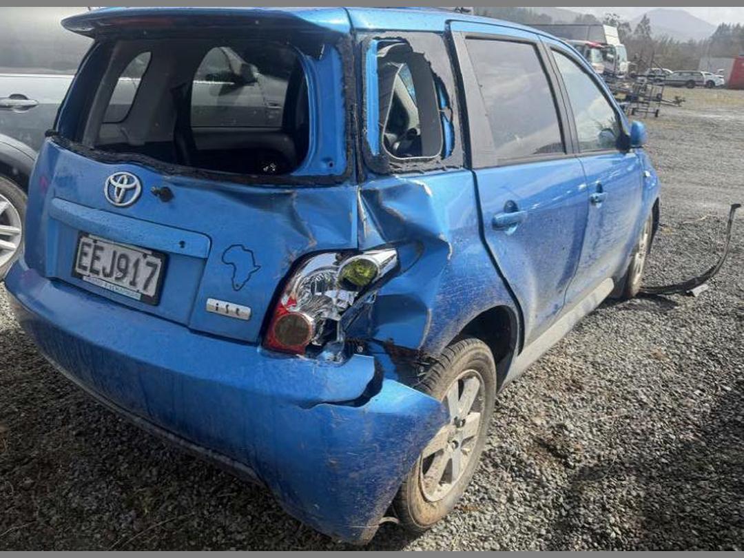 Photo '4' of Toyota IST Photo '4' of Toyota IST
