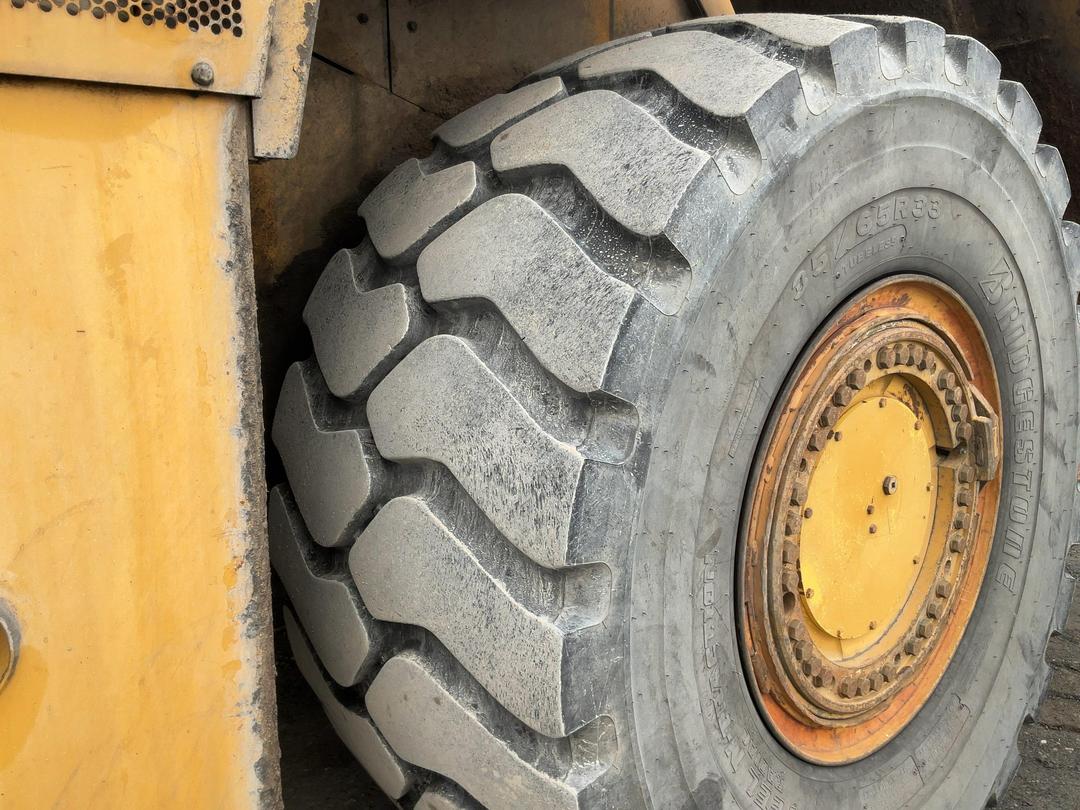 Photo '32' of Caterpillar 988G Log Loader