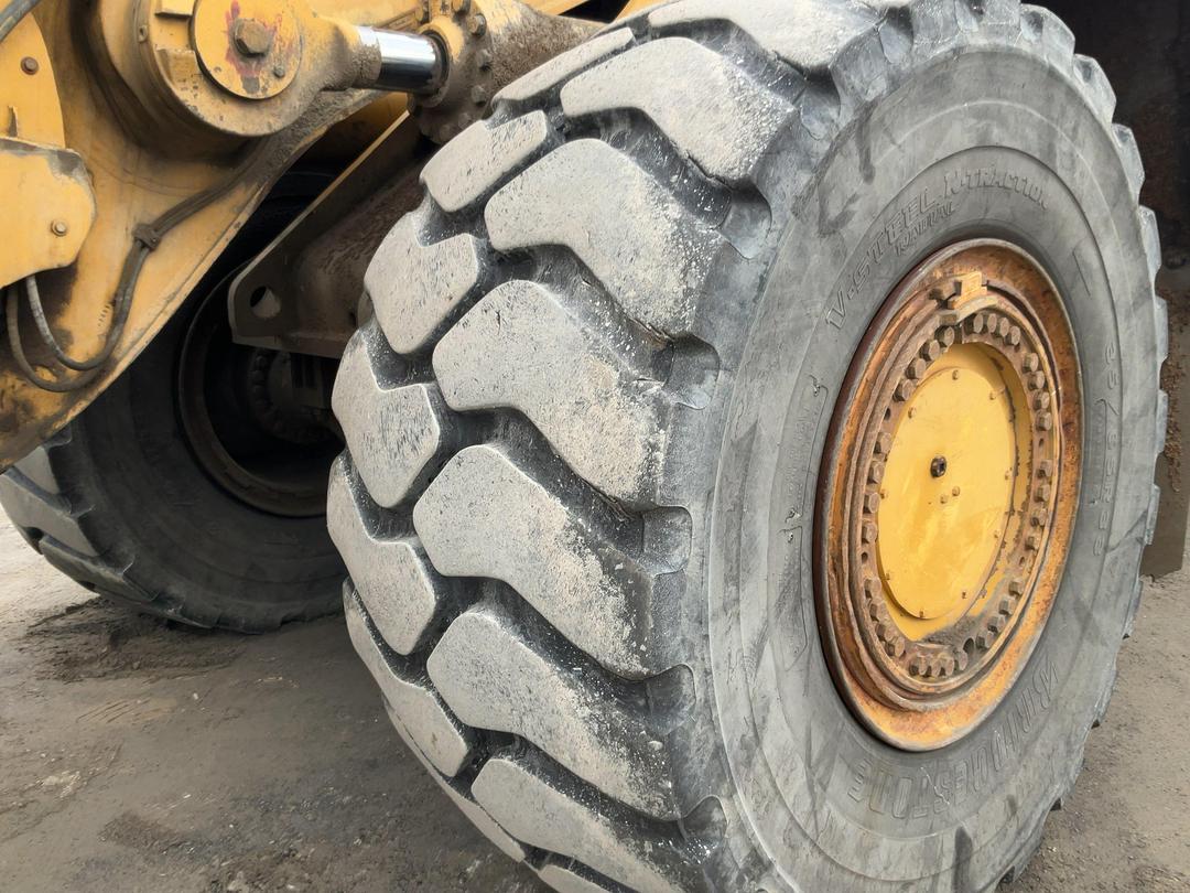 Photo '33' of Caterpillar 988G Log Loader