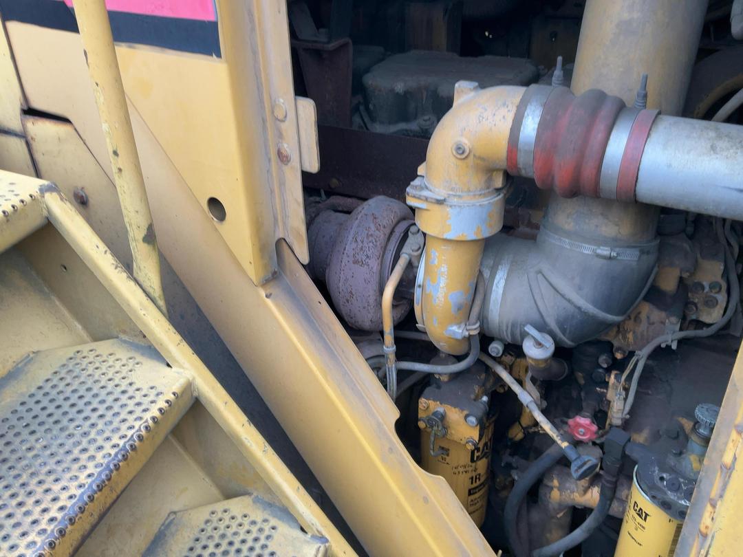 Photo '42' of Caterpillar 988G Log Loader
